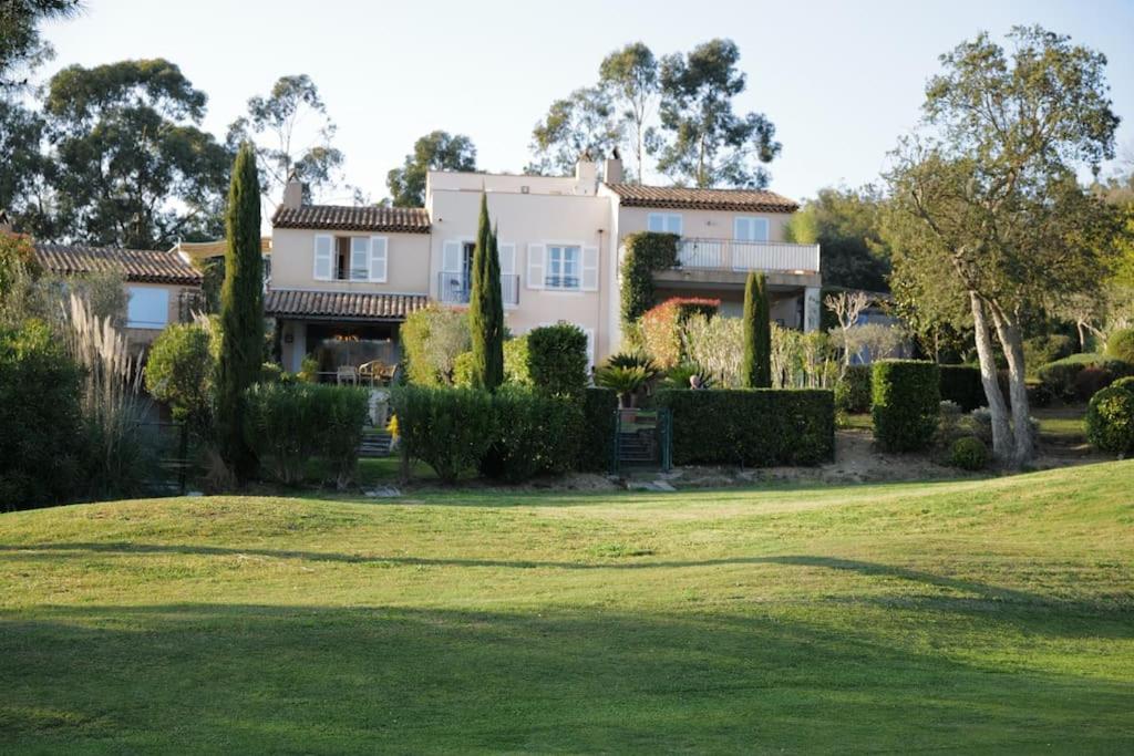 Charmantes Haus Im Golf Club Saint Tropez Kültér fotó