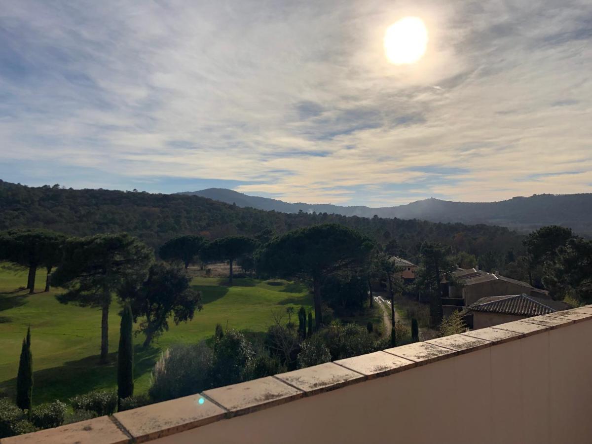 Charmantes Haus Im Golf Club Saint Tropez Kültér fotó
