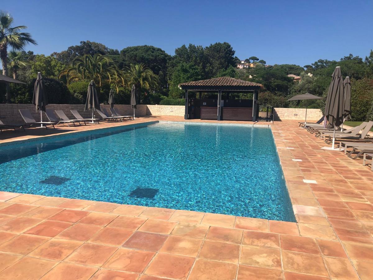 Charmantes Haus Im Golf Club Saint Tropez Kültér fotó