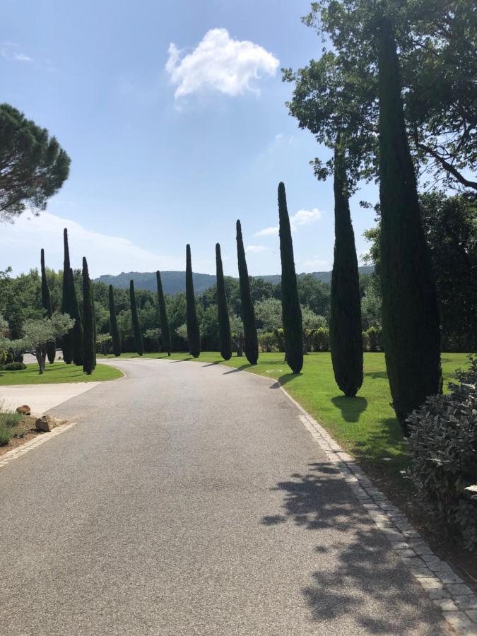 Charmantes Haus Im Golf Club Saint Tropez Kültér fotó